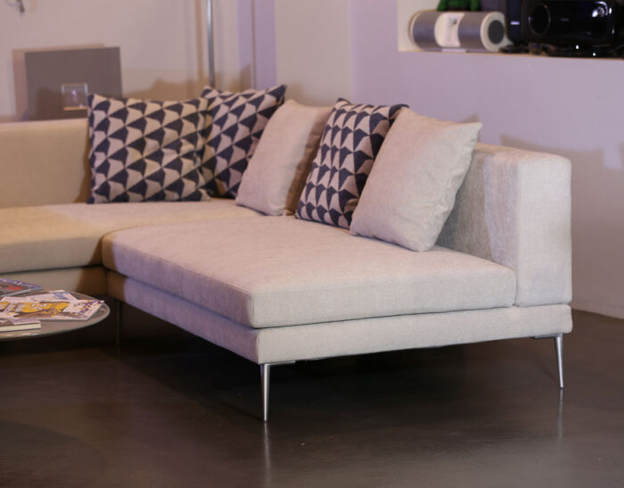 divano moderno in tessuto