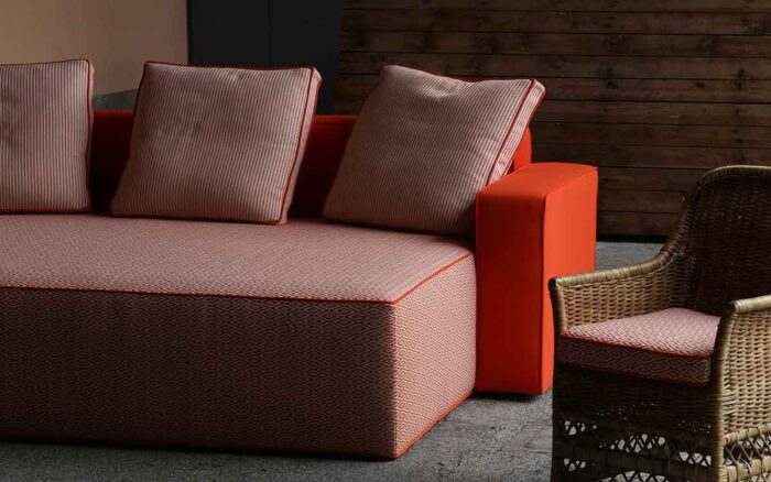 Divano moderno monosacco interamente made in Italy