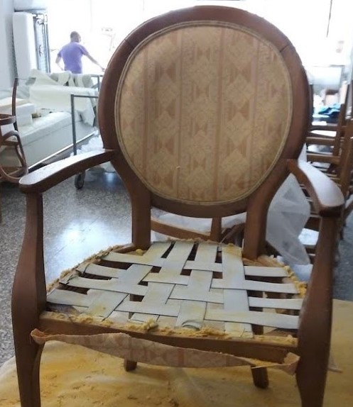 refitting sedia antica. Rifoderamento sedie d'epoca. Rifacimento sedie per realtà commerciali Monza e Brianza
