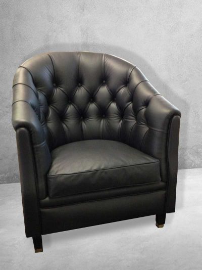 mockup poltrona chesterfield poltrona in pelle nera. Rivestimento poltrone per realtà commerciali Monza e Brianza